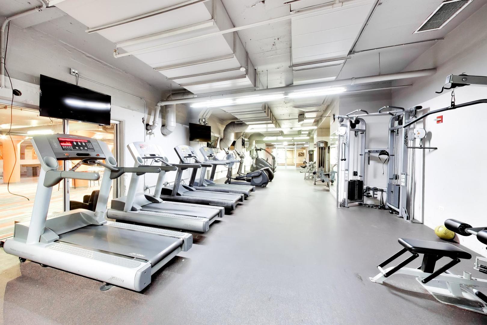 565 W Quincy Street Unit: 801