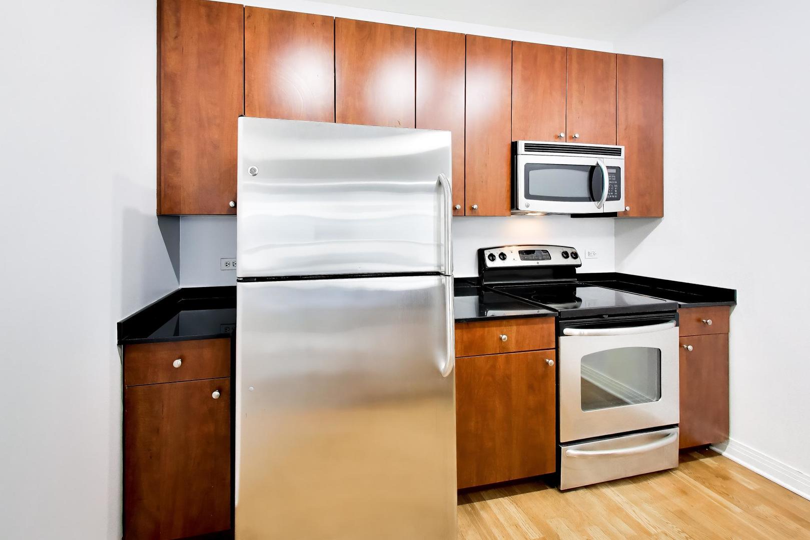 565 W Quincy Street Unit: 801