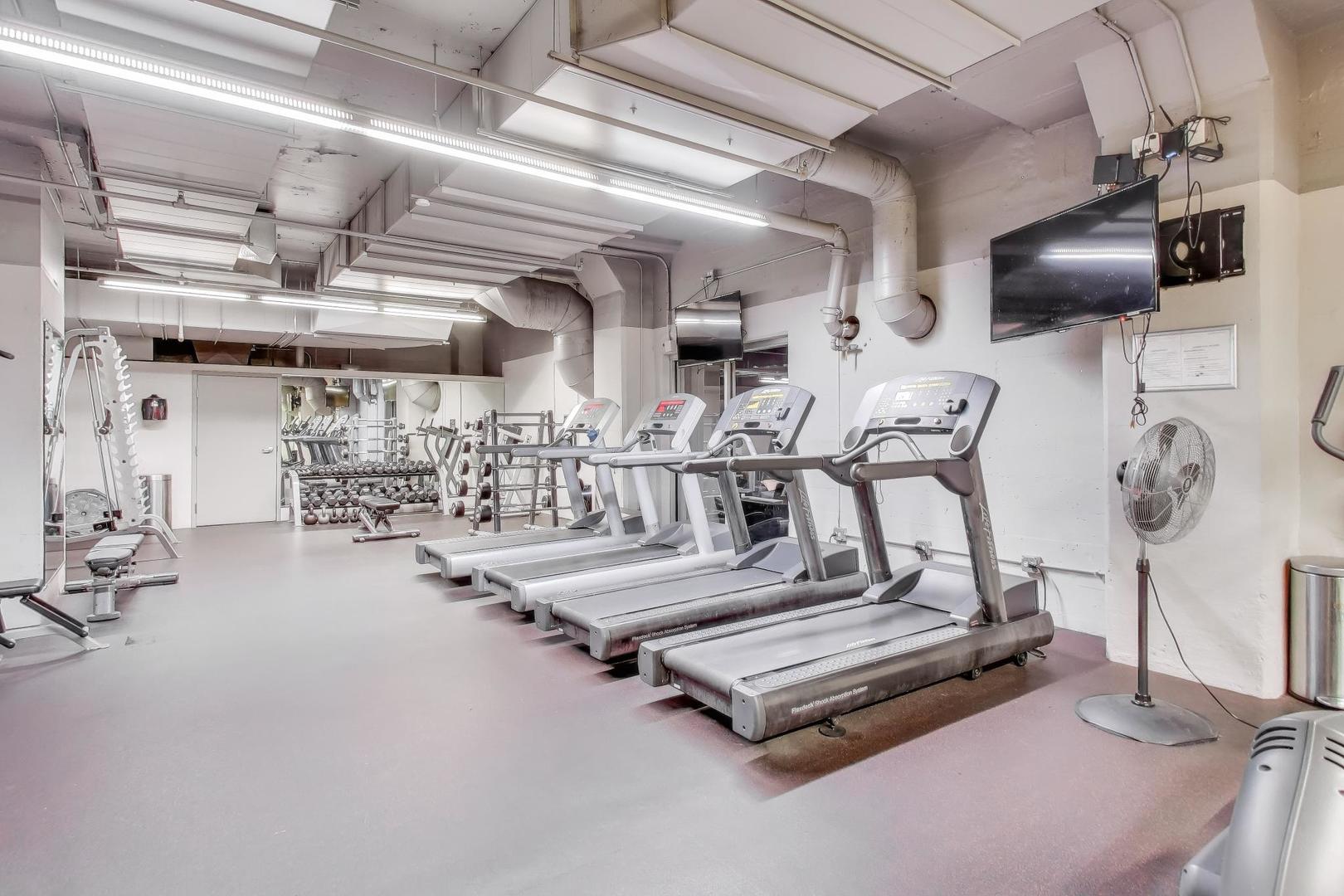 565 W Quincy Street Unit: 801