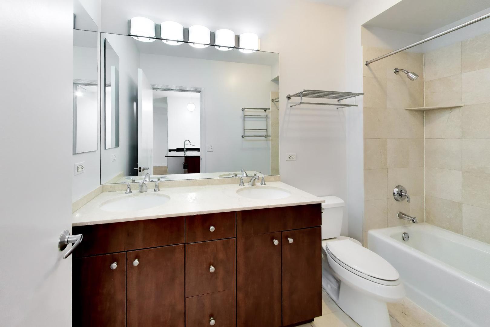 565 W Quincy Street Unit: 801