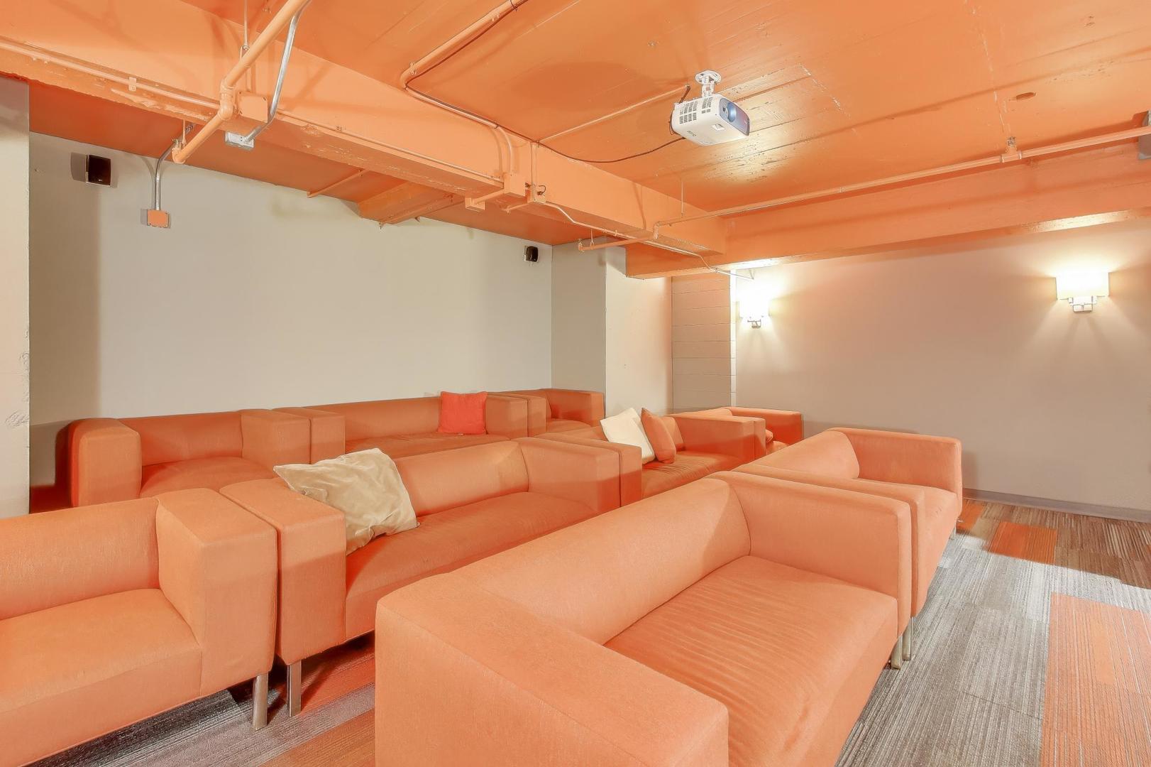565 W Quincy Street Unit: 801