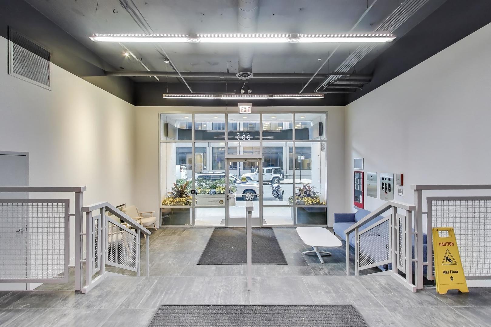 565 W Quincy Street Unit: 801