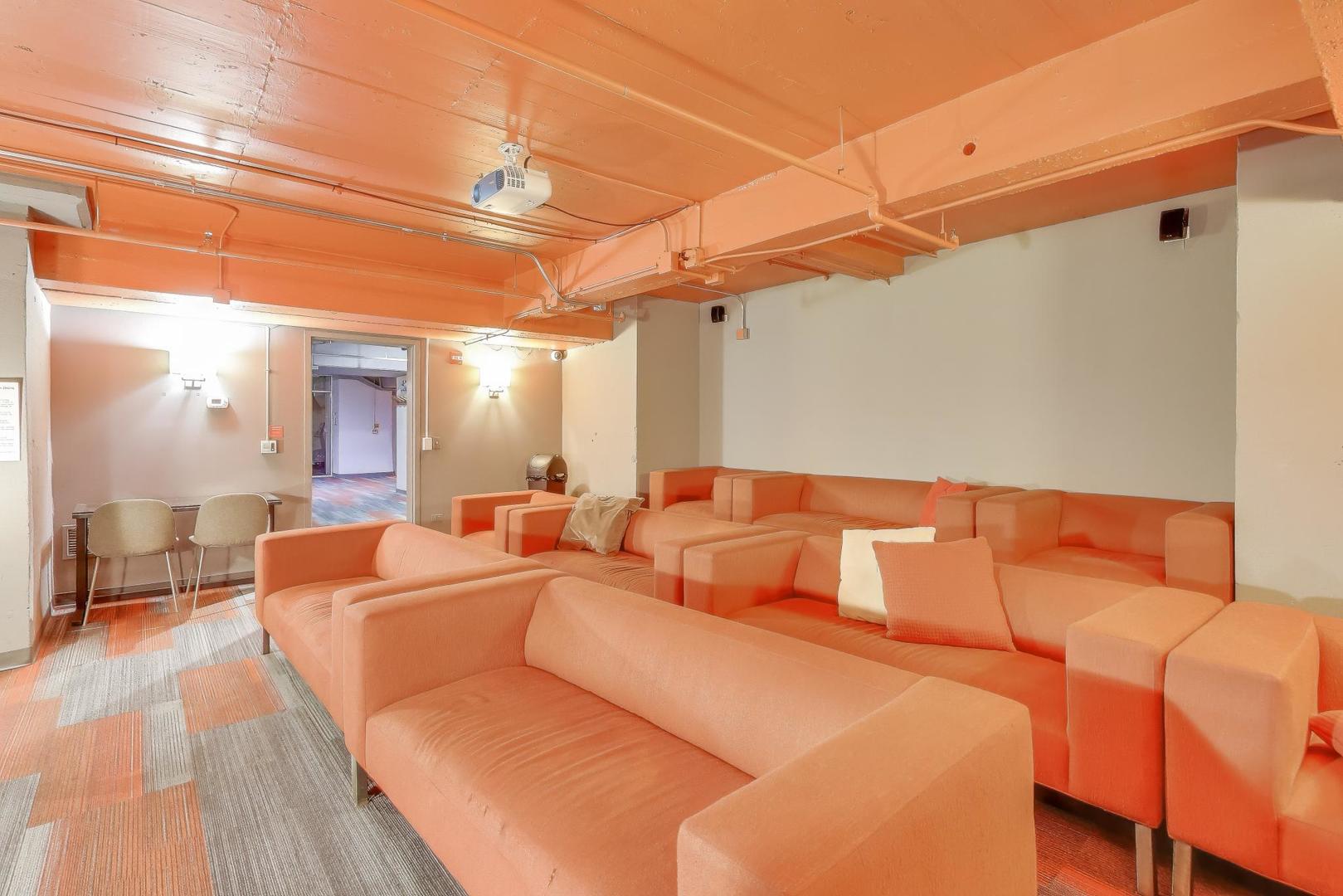 565 W Quincy Street Unit: 801