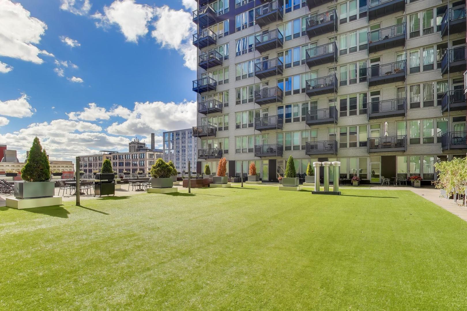 565 W Quincy Street Unit: 801