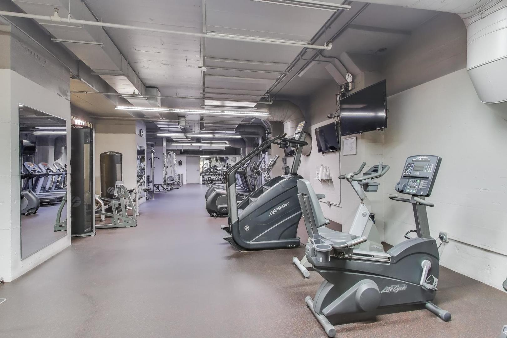 565 W Quincy Street Unit: 801