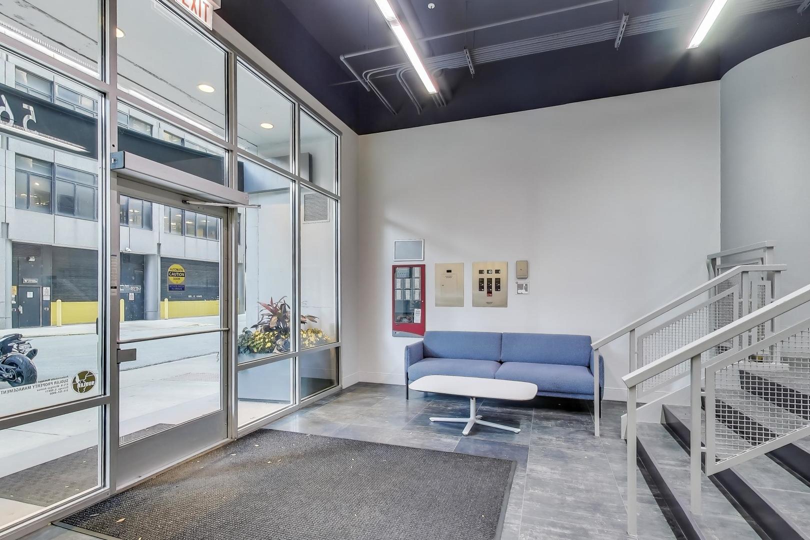 565 W Quincy Street Unit: 801