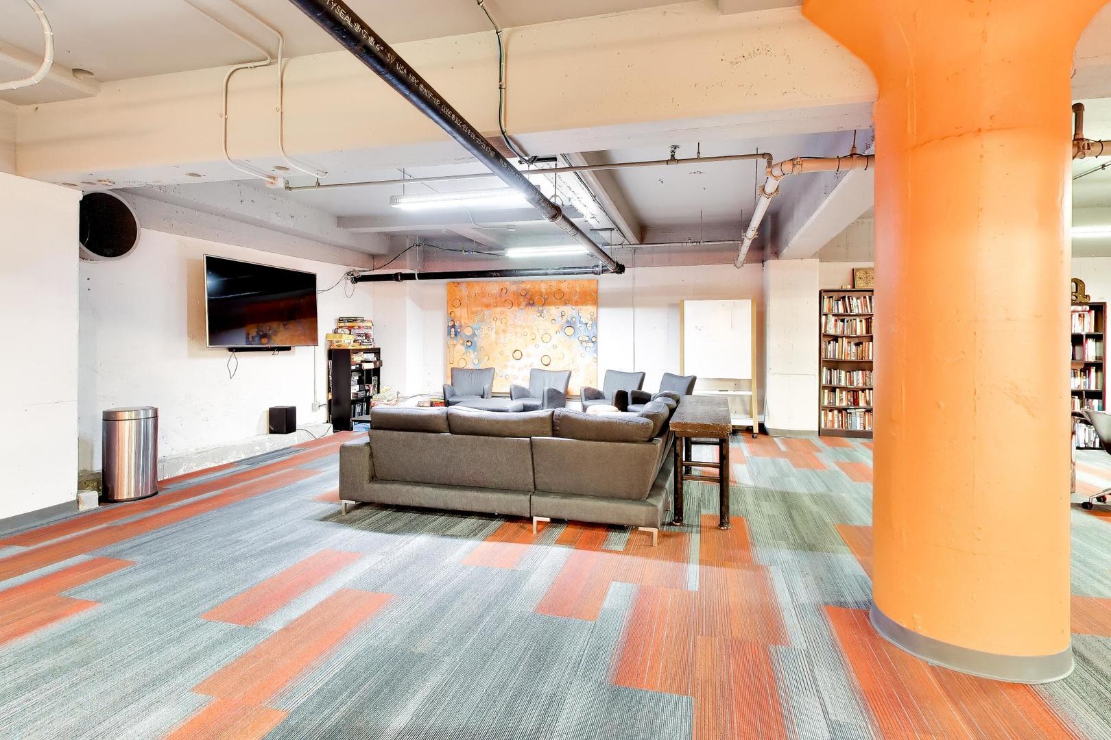 565 W Quincy Street Unit: 801