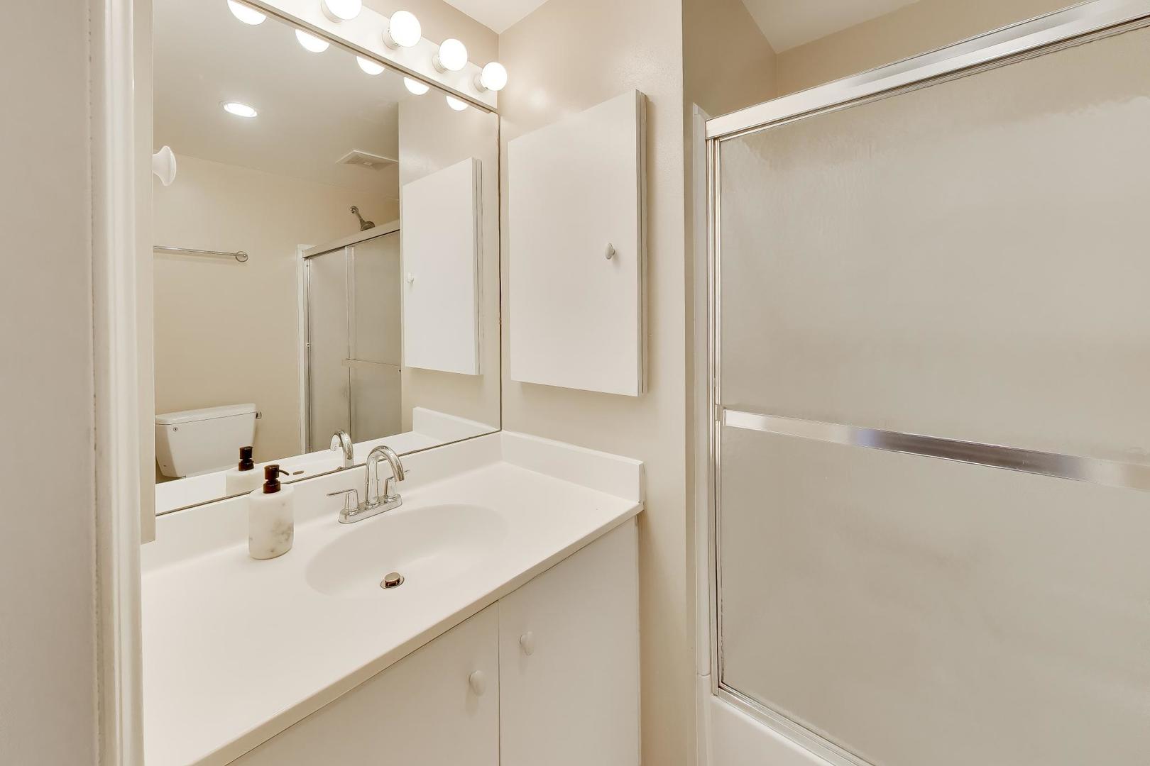320 Linden Avenue Unit: 0