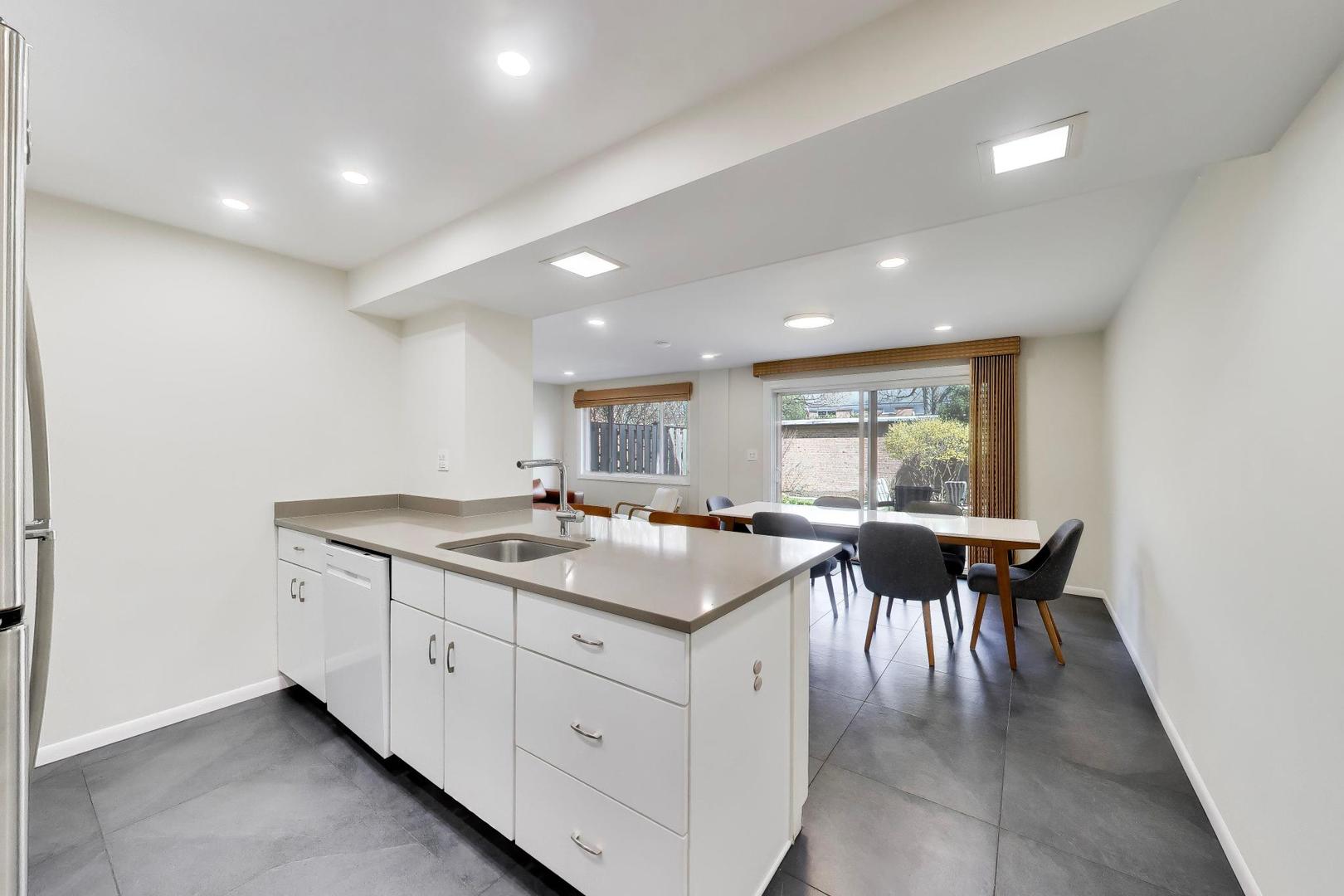 320 Linden Avenue Unit: 0