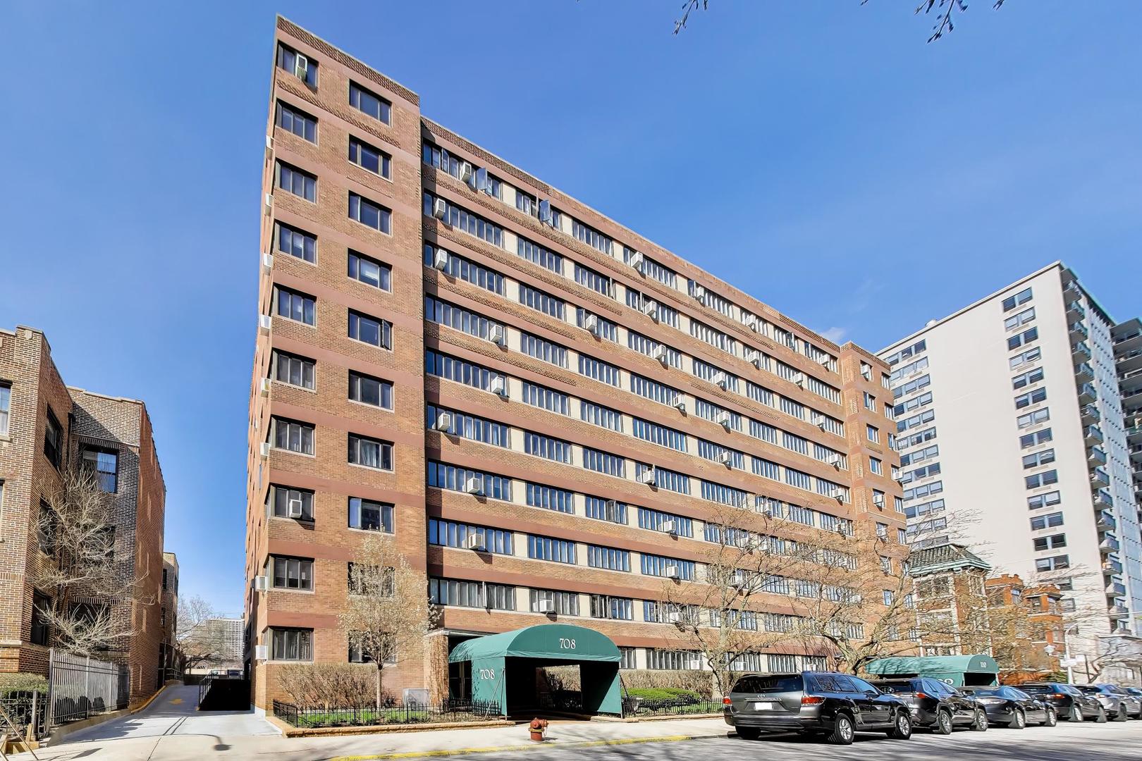 700 W Bittersweet Place Unit: 210