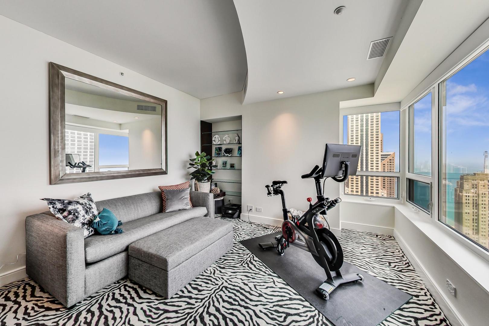 800 N MICHIGAN Avenue Unit: 4801
