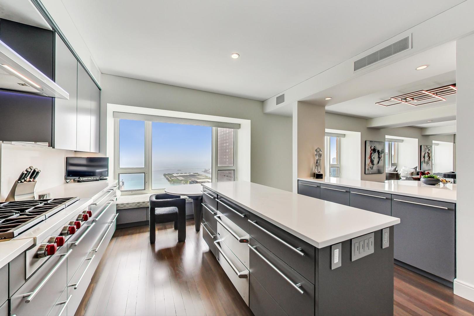 800 N MICHIGAN Avenue Unit: 4801