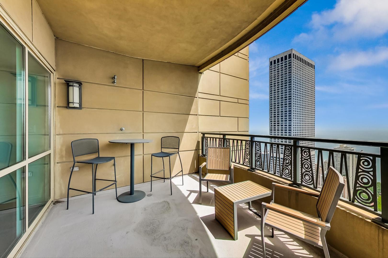 800 N MICHIGAN Avenue Unit: 4801