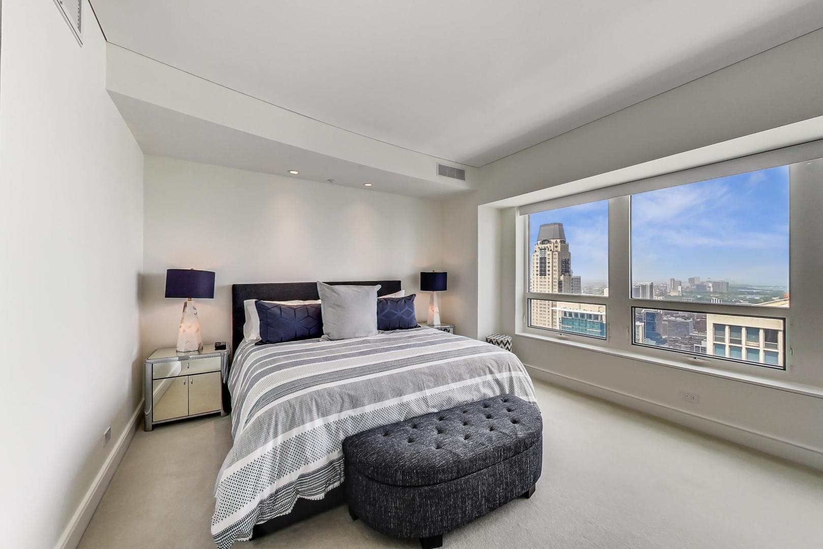 800 N MICHIGAN Avenue Unit: 4801