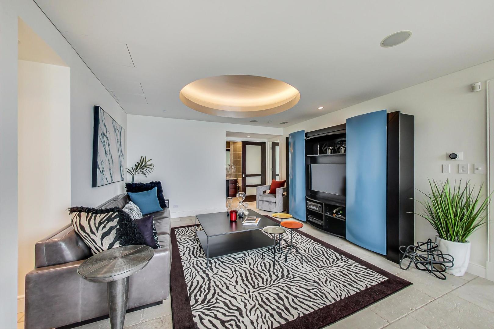 800 N MICHIGAN Avenue Unit: 4801