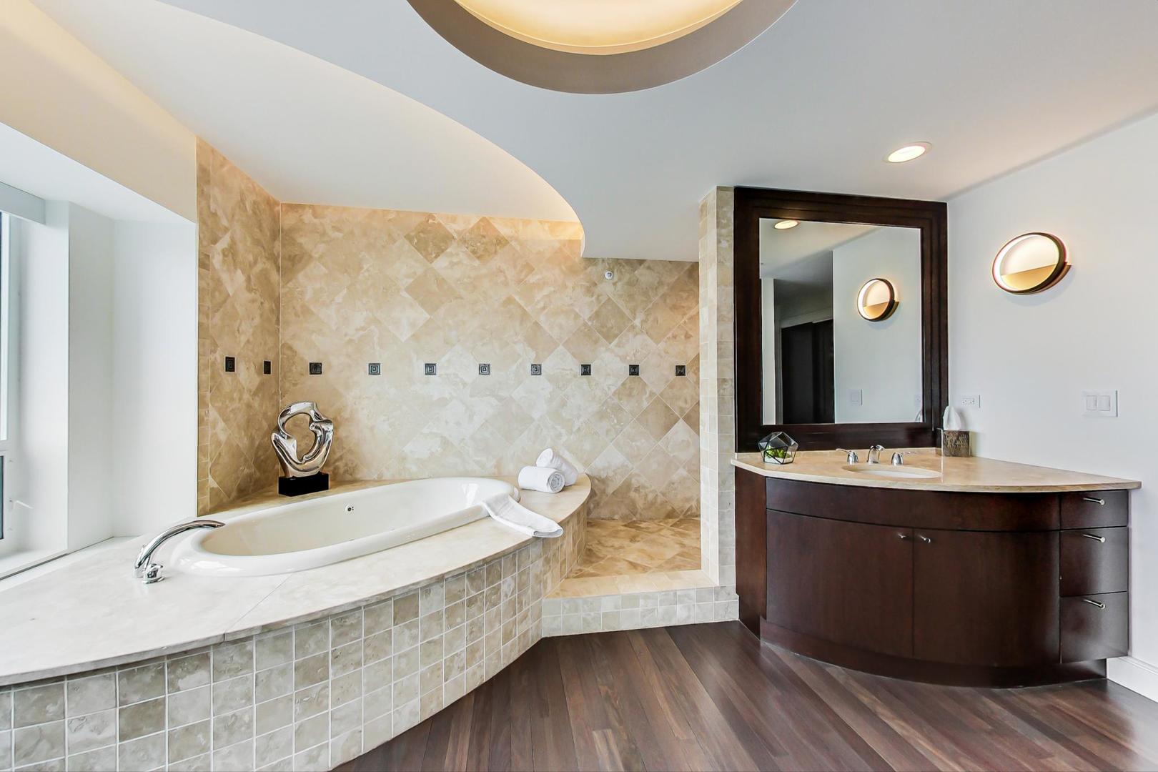 800 N MICHIGAN Avenue Unit: 4801