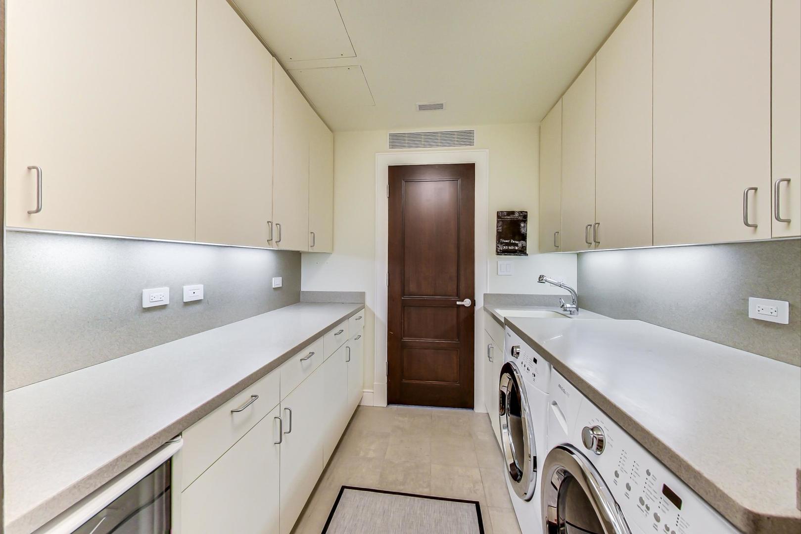 800 N MICHIGAN Avenue Unit: 4801
