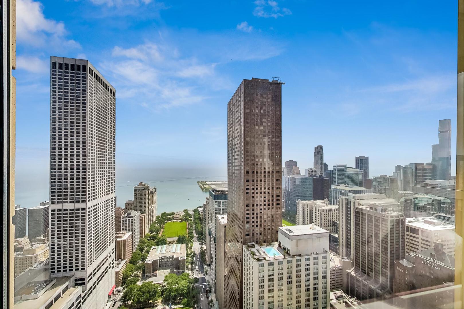 800 N MICHIGAN Avenue Unit: 4801