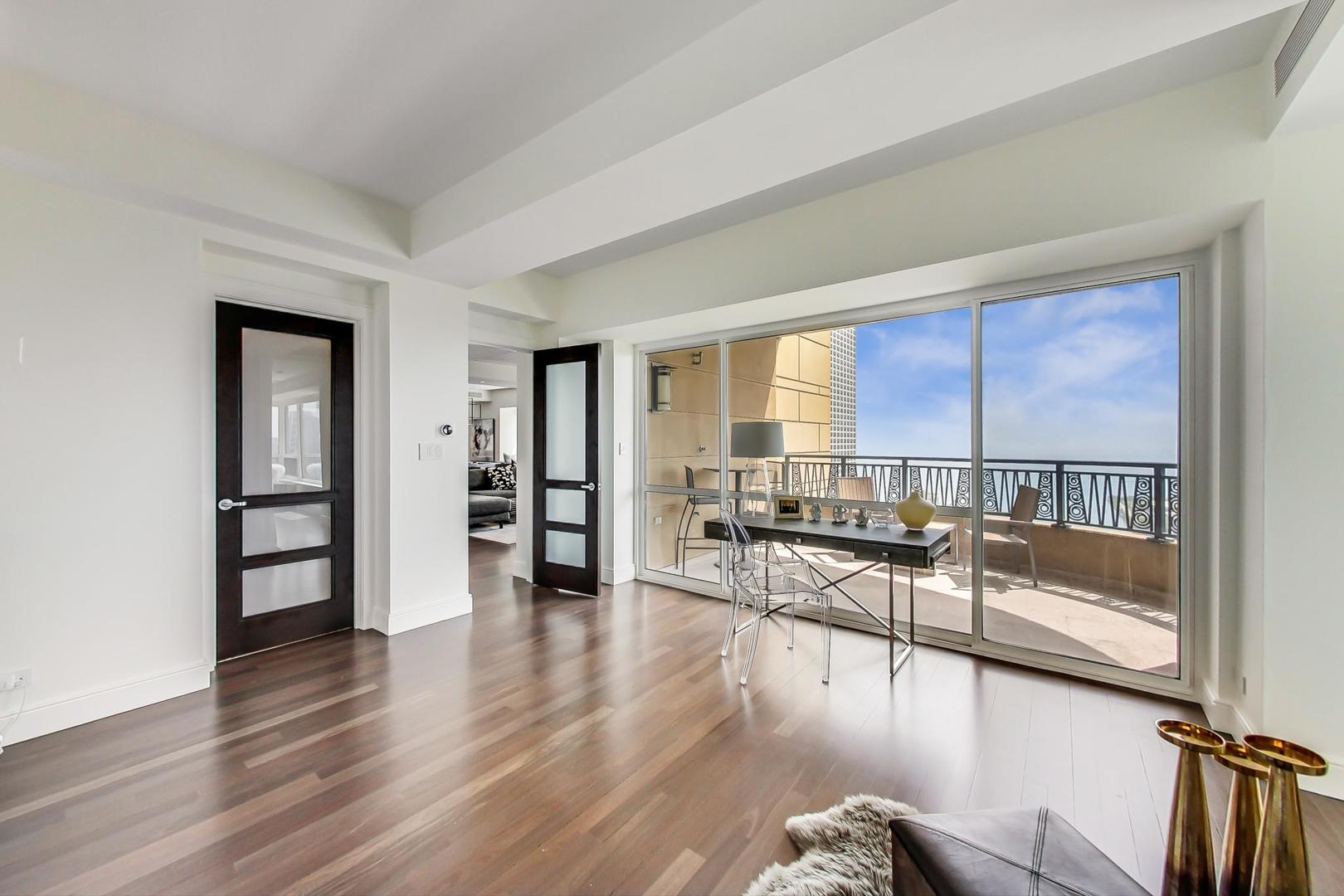 800 N MICHIGAN Avenue Unit: 4801