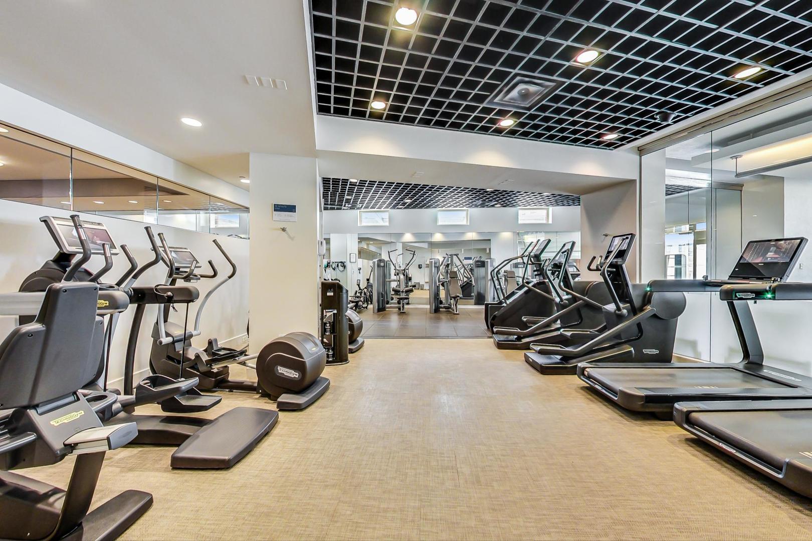 800 N MICHIGAN Avenue Unit: 4801