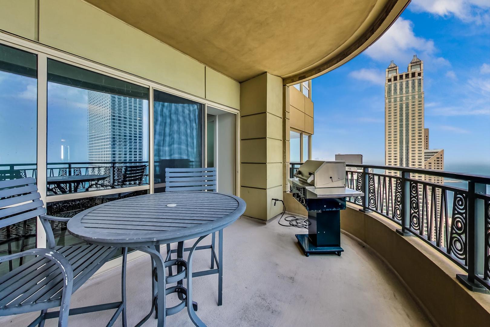 800 N MICHIGAN Avenue Unit: 4801