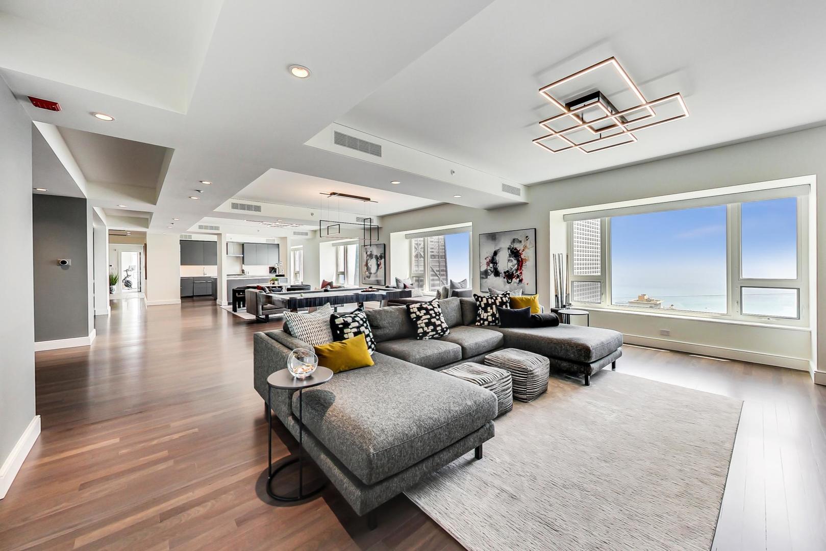800 N MICHIGAN Avenue Unit: 4801