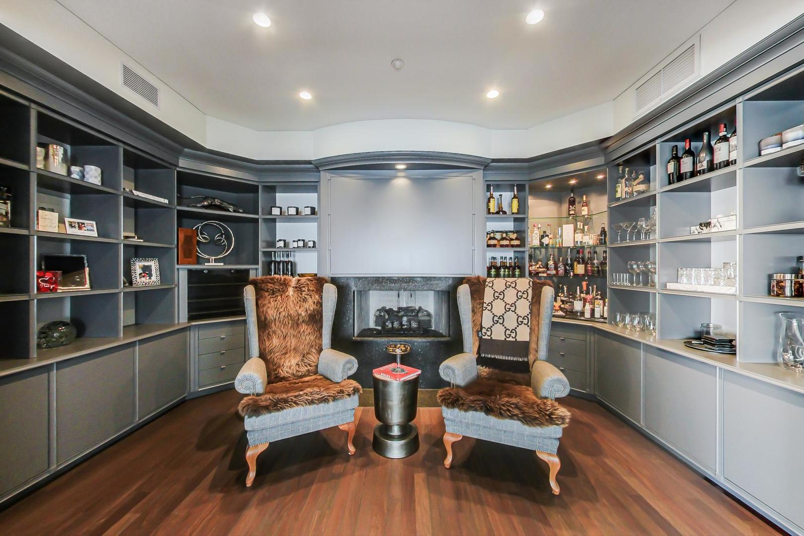 800 N MICHIGAN Avenue Unit: 4801
