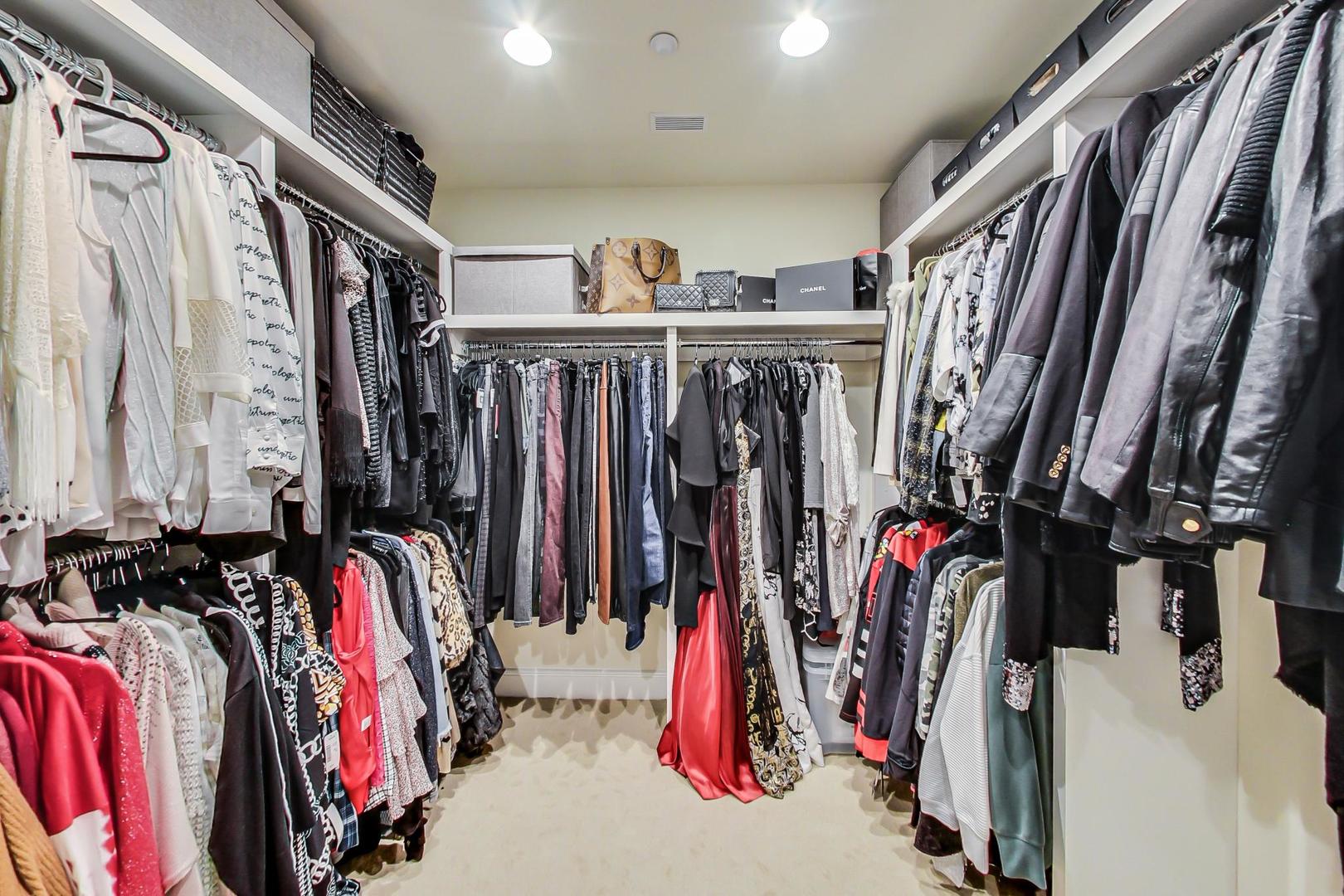 800 N MICHIGAN Avenue Unit: 4801