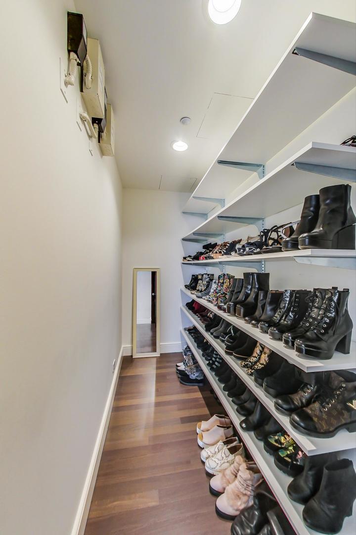 800 N MICHIGAN Avenue Unit: 4801