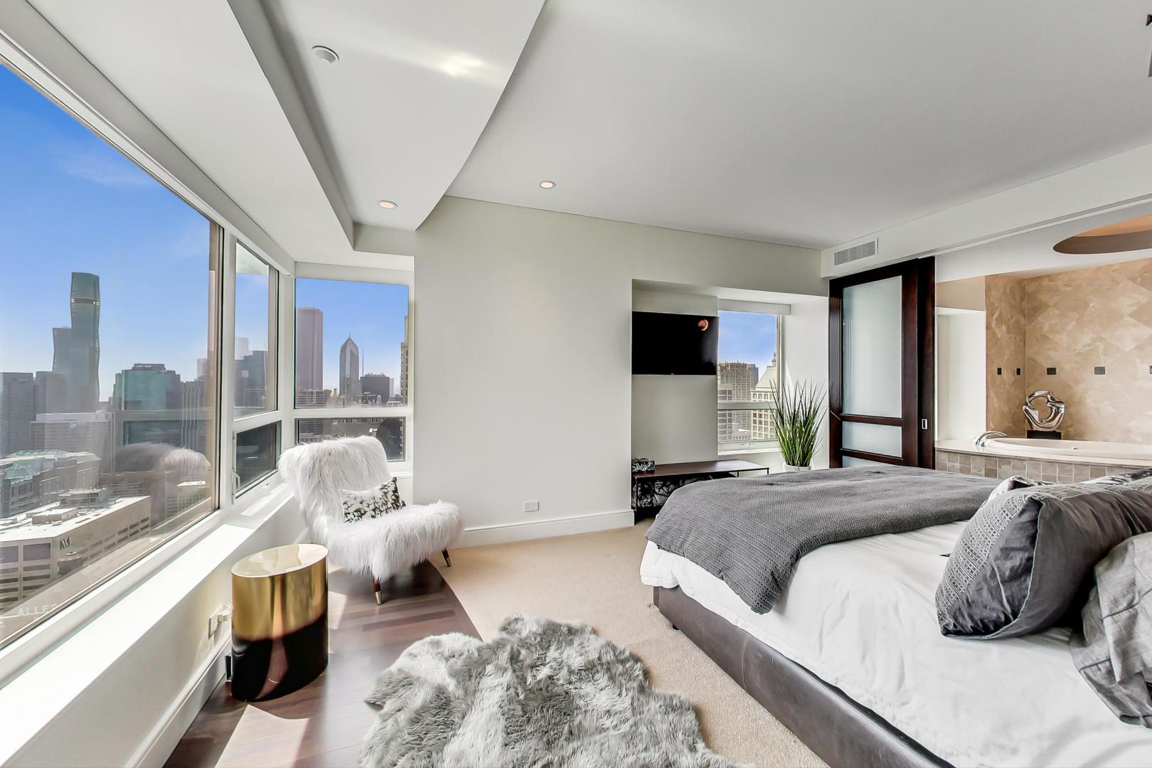 800 N MICHIGAN Avenue Unit: 4801