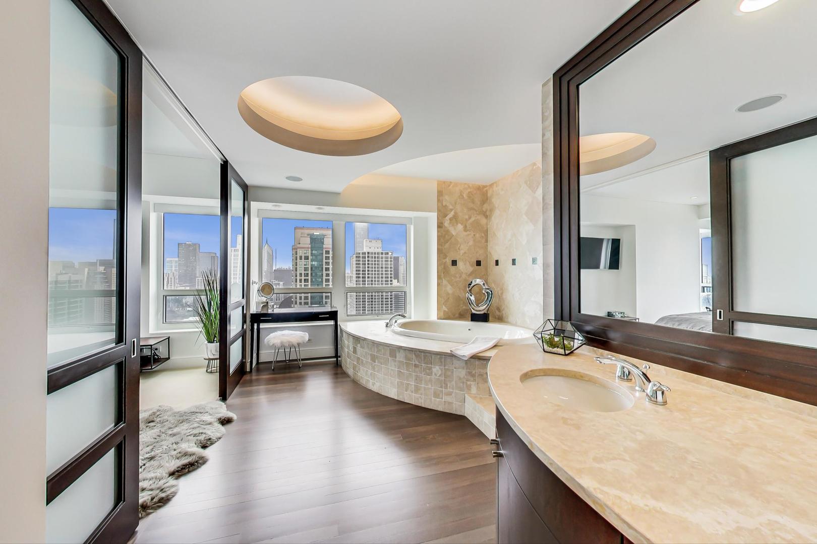 800 N MICHIGAN Avenue Unit: 4801