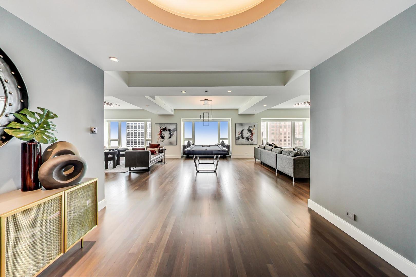800 N MICHIGAN Avenue Unit: 4801
