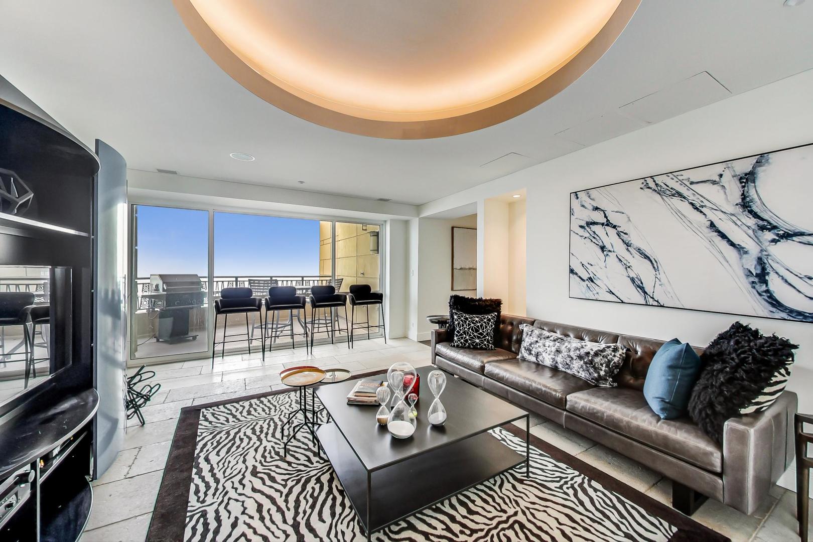 800 N MICHIGAN Avenue Unit: 4801