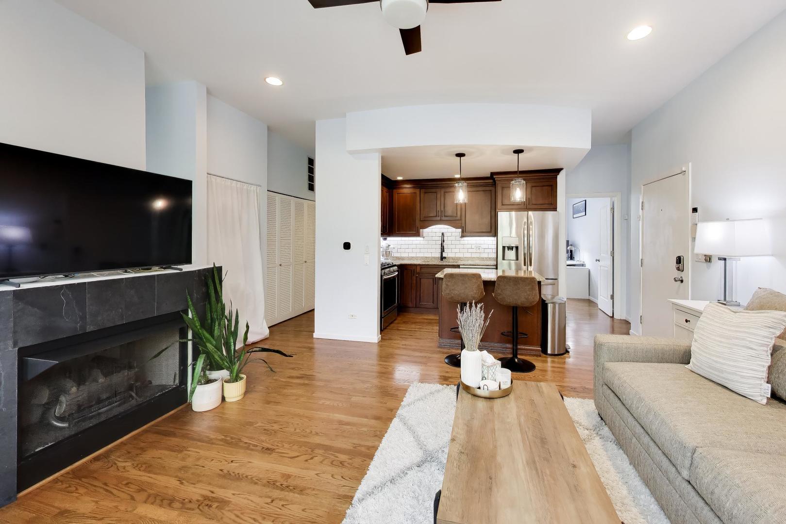 2300 W Bloomingdale Avenue Unit: B