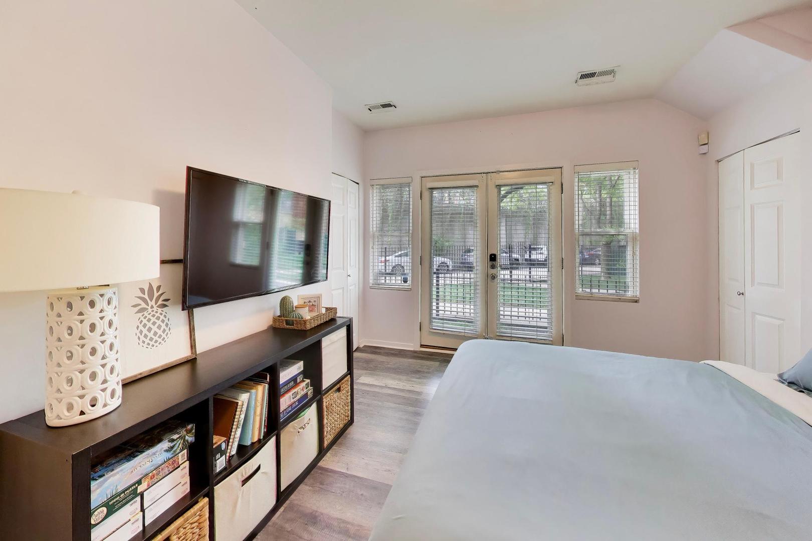 2300 W Bloomingdale Avenue Unit: B