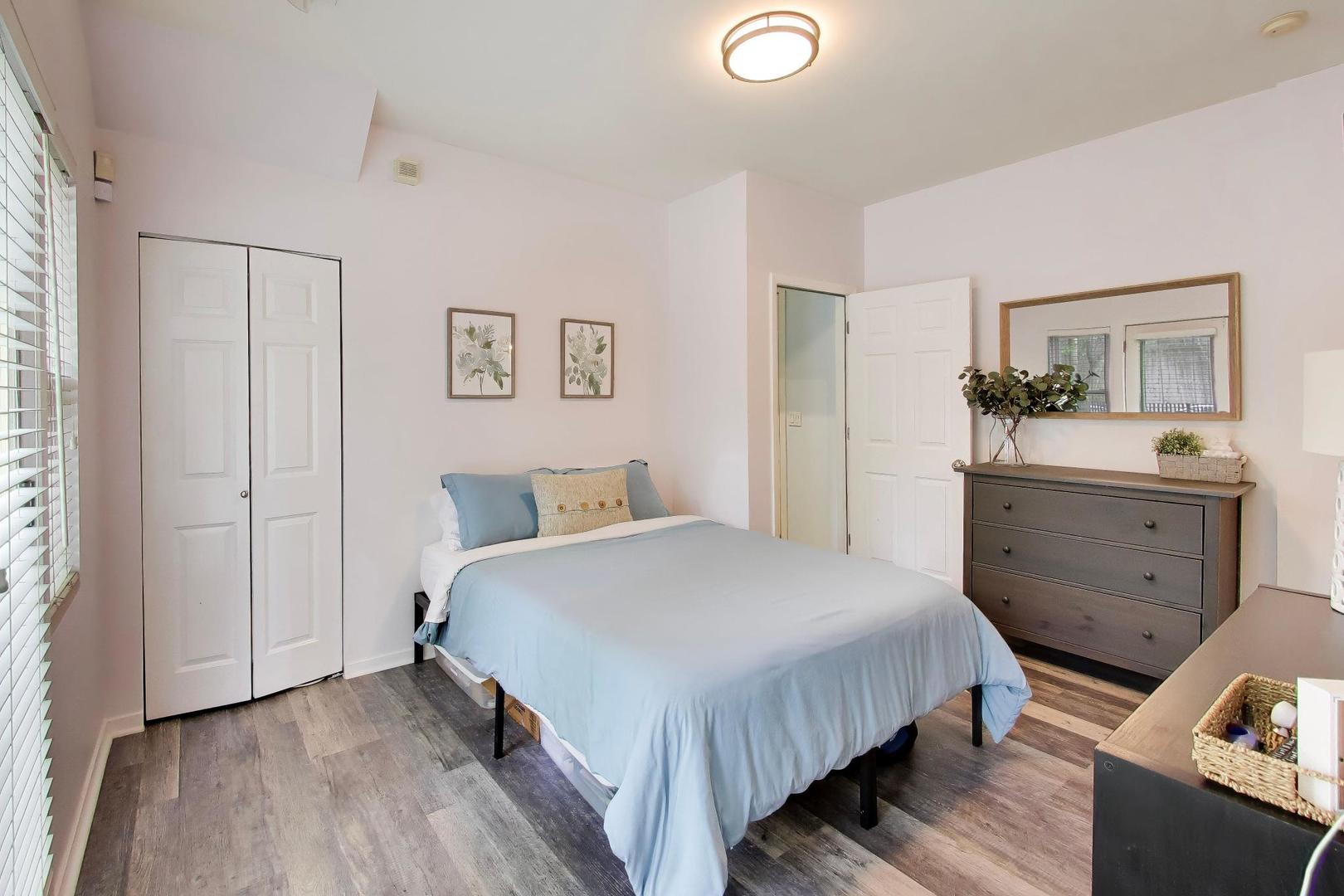 2300 W Bloomingdale Avenue Unit: B