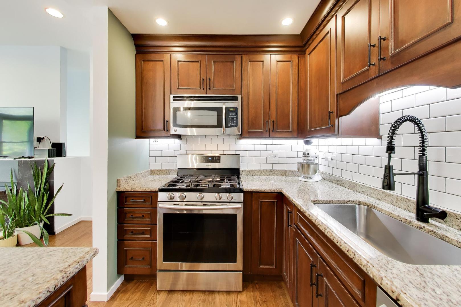 2300 W Bloomingdale Avenue Unit: B