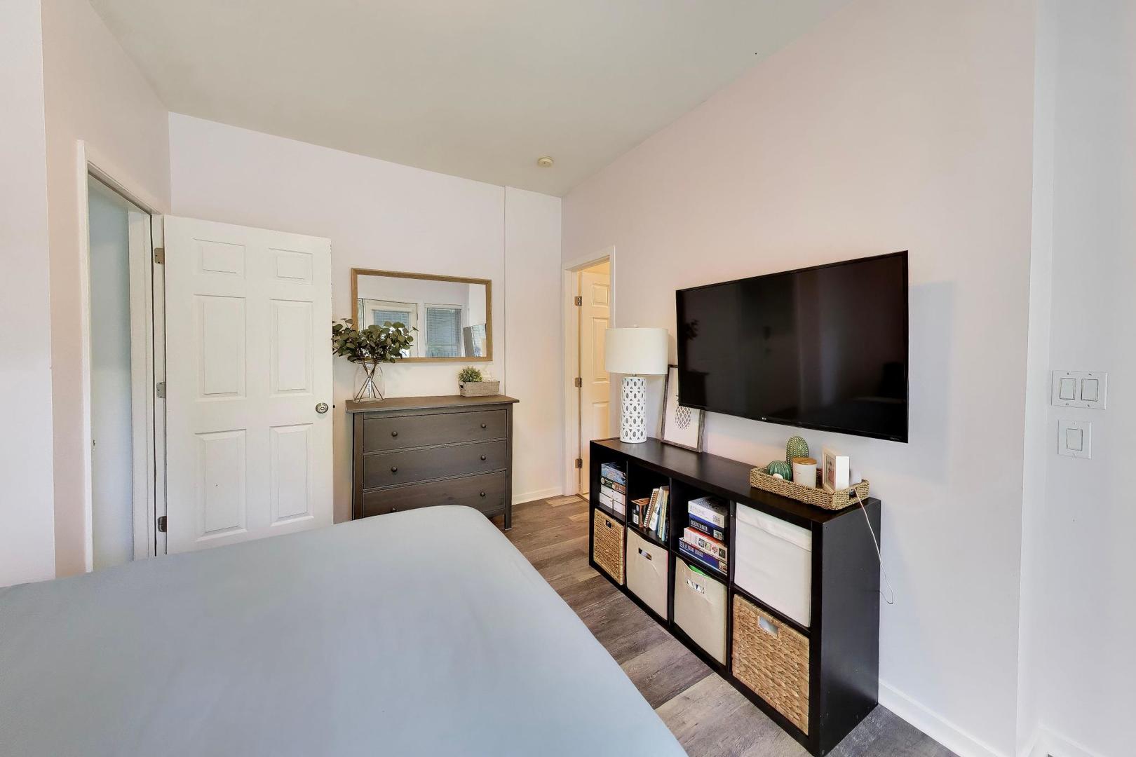 2300 W Bloomingdale Avenue Unit: B
