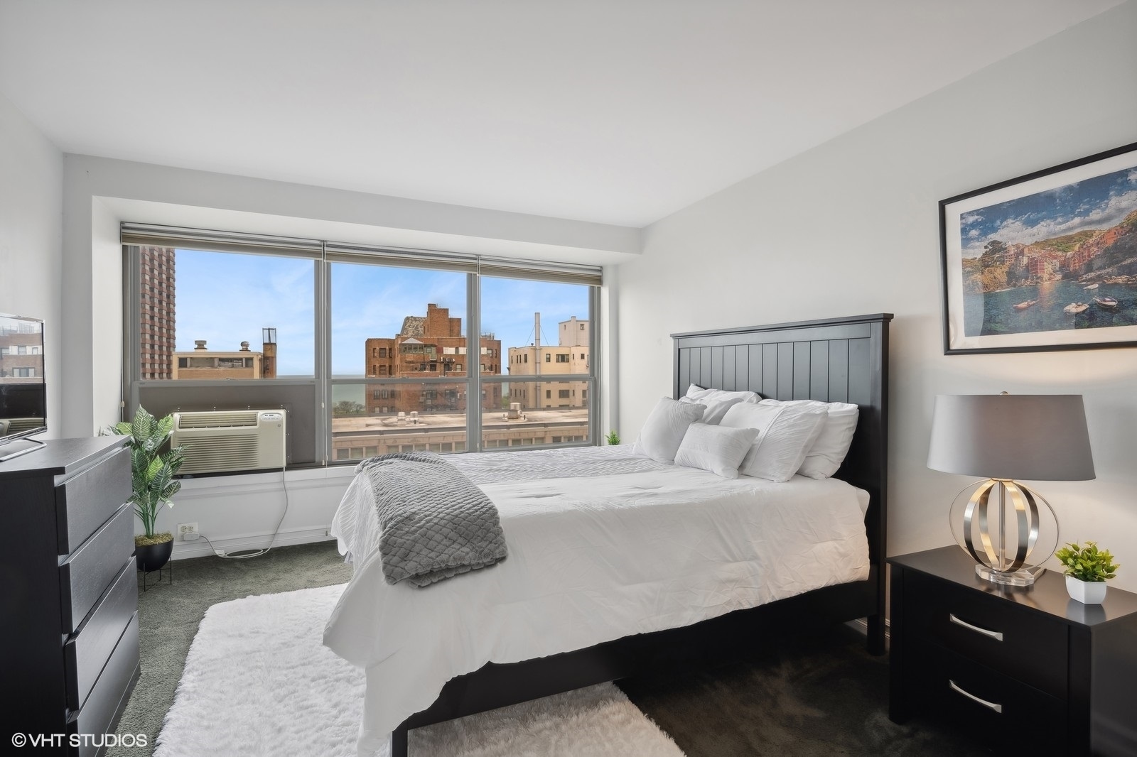 2930 N Sheridan Road Unit: 1609