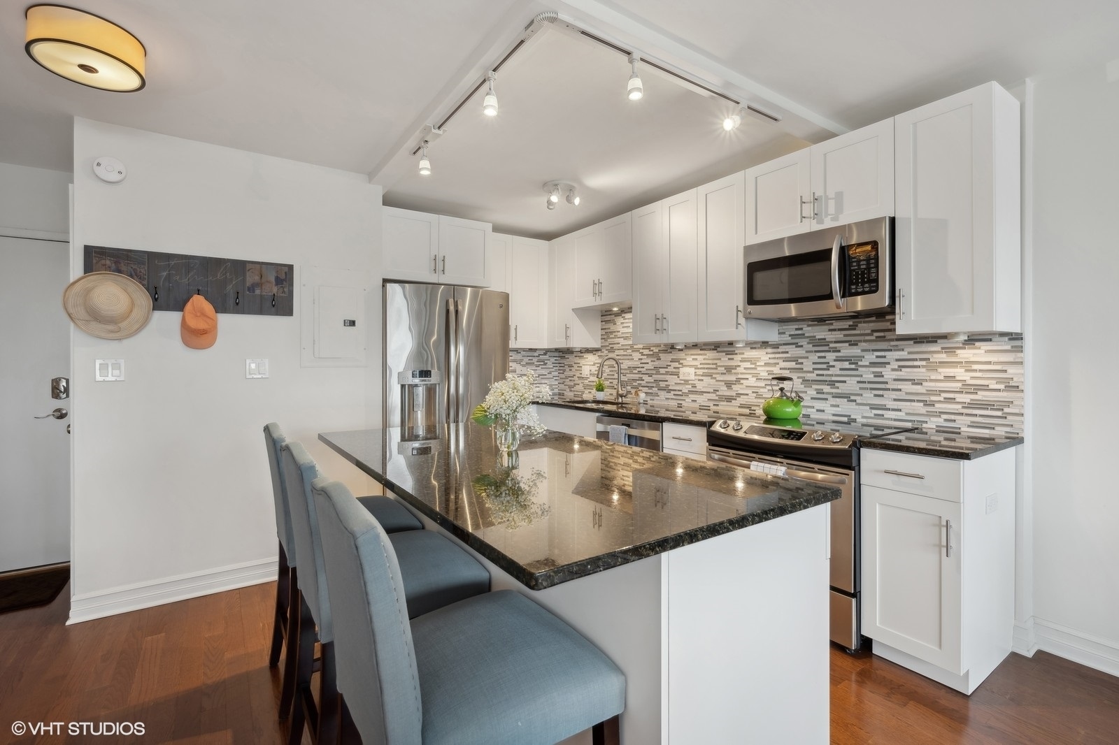 2930 N Sheridan Road Unit: 1609