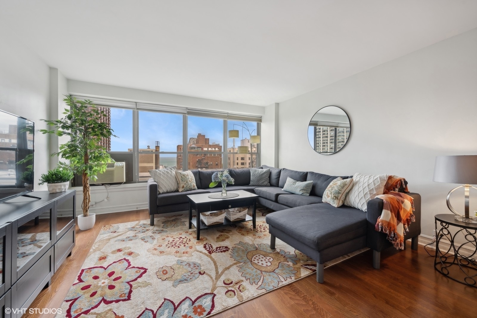 2930 N Sheridan Road Unit: 1609
