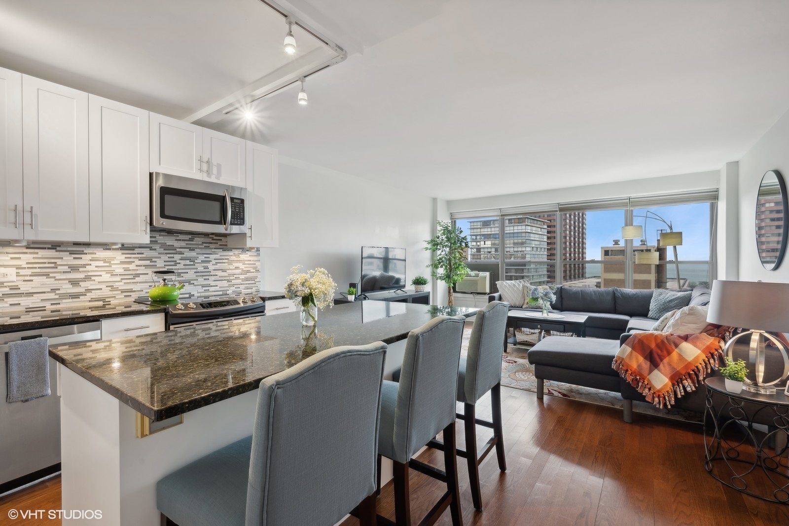 2930 N Sheridan Road Unit: 1609