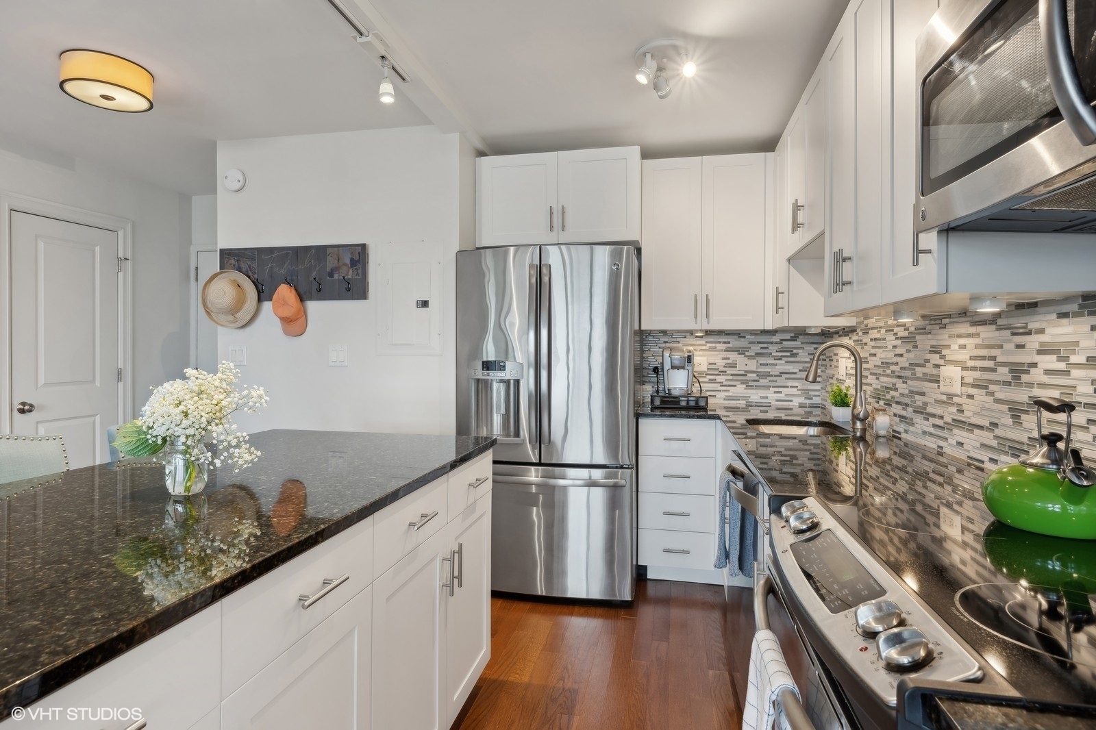2930 N Sheridan Road Unit: 1609
