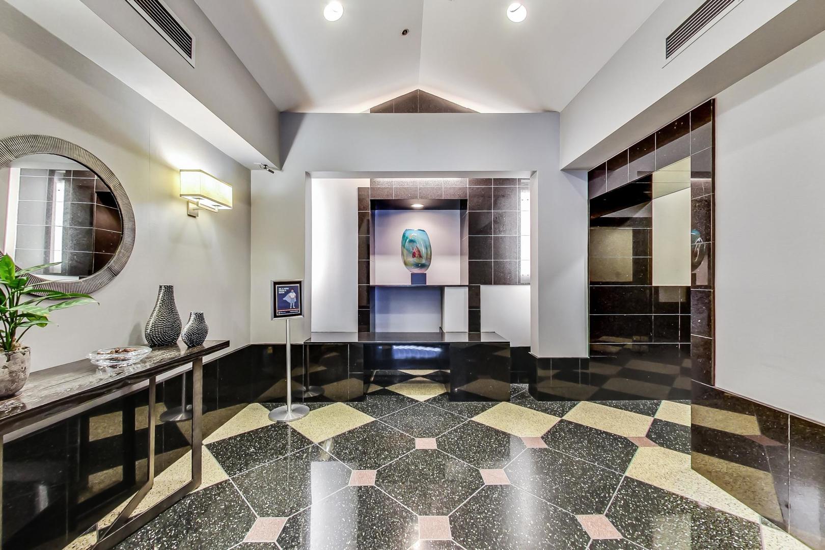 111 W MAPLE Street Unit: 1503