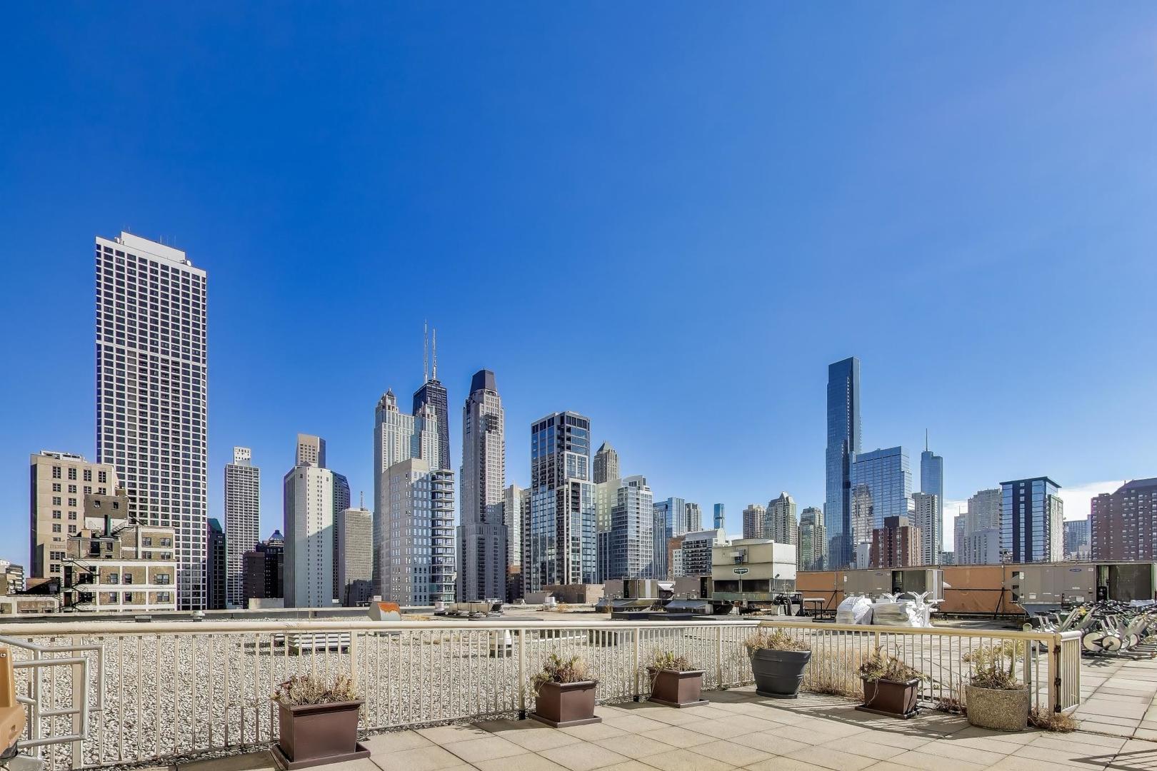 111 W MAPLE Street Unit: 1503