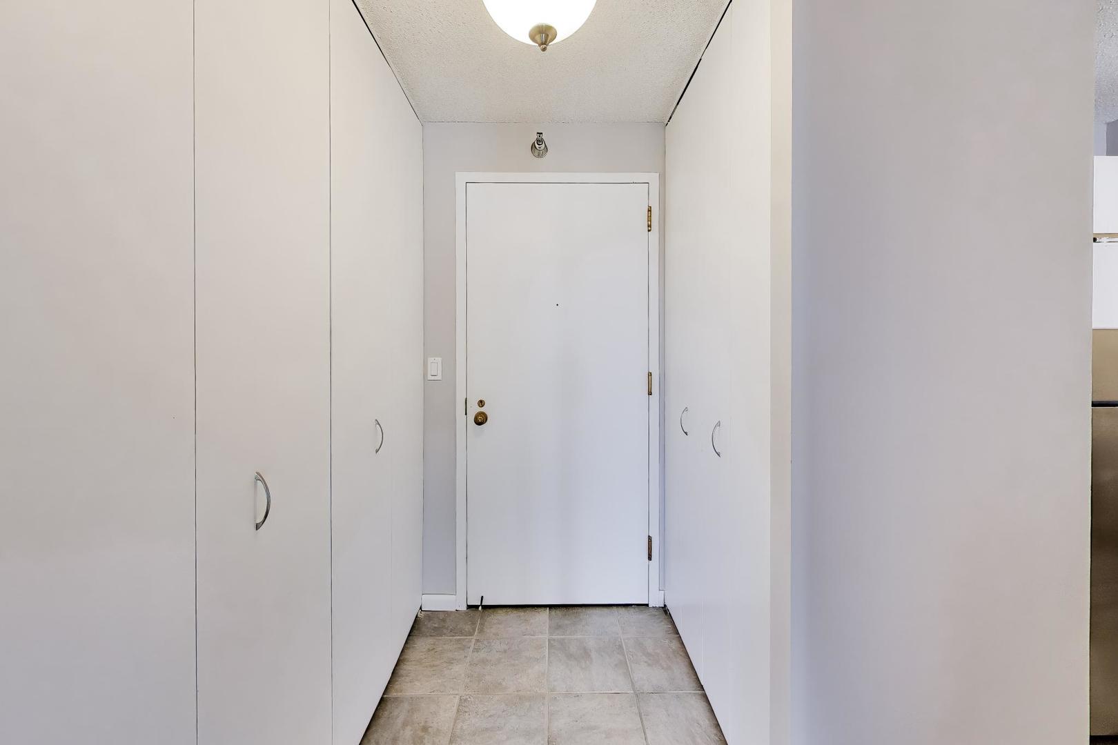 111 W MAPLE Street Unit: 1503