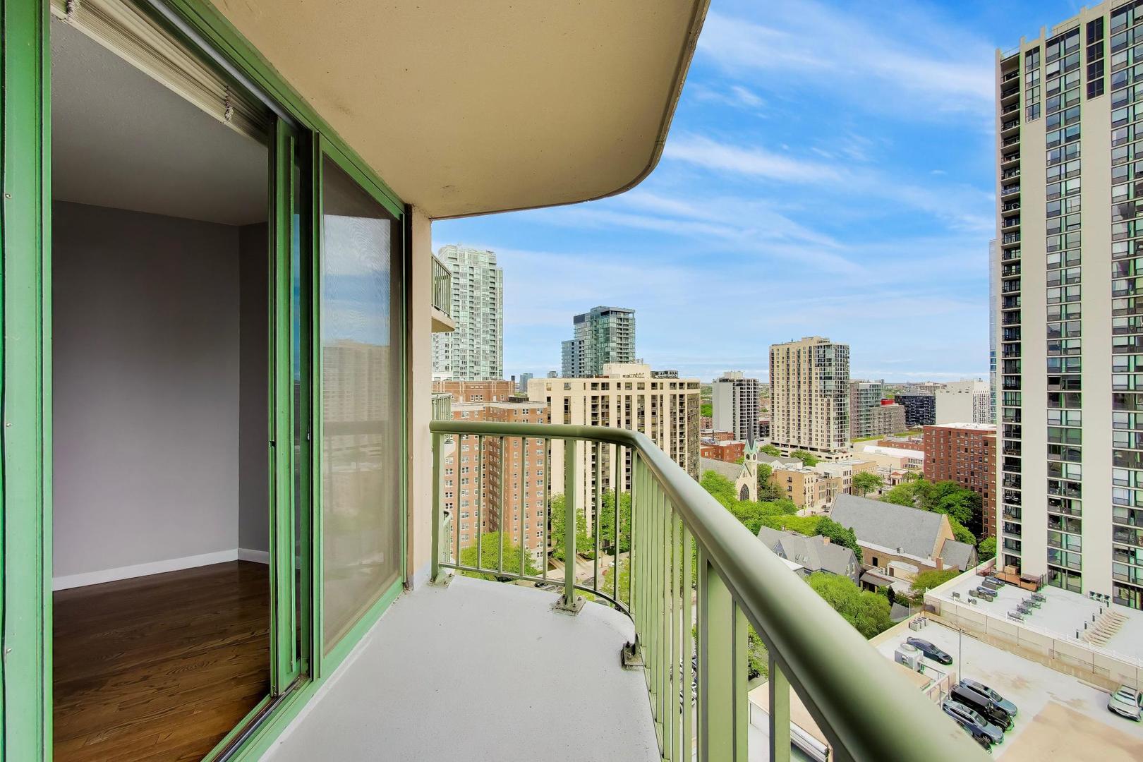 111 W MAPLE Street Unit: 1503