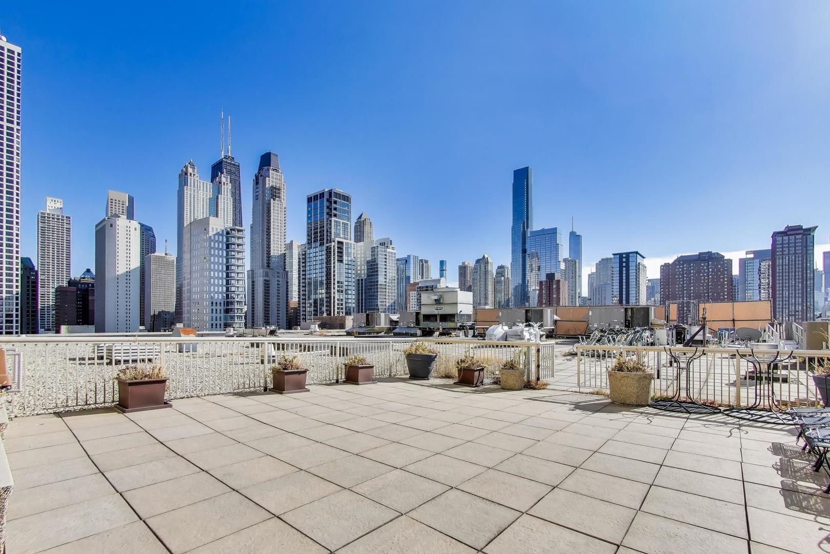 111 W MAPLE Street Unit: 1503