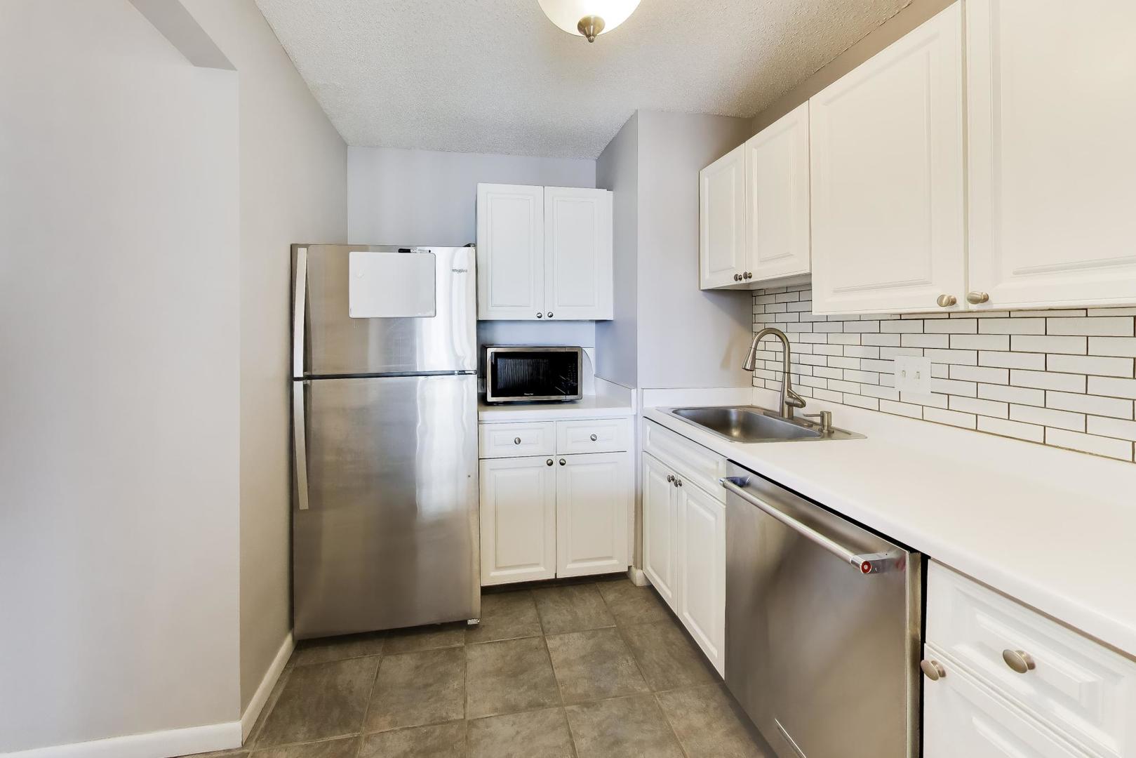 111 W MAPLE Street Unit: 1503