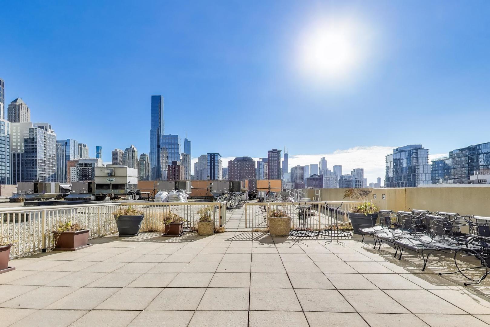 111 W MAPLE Street Unit: 1503
